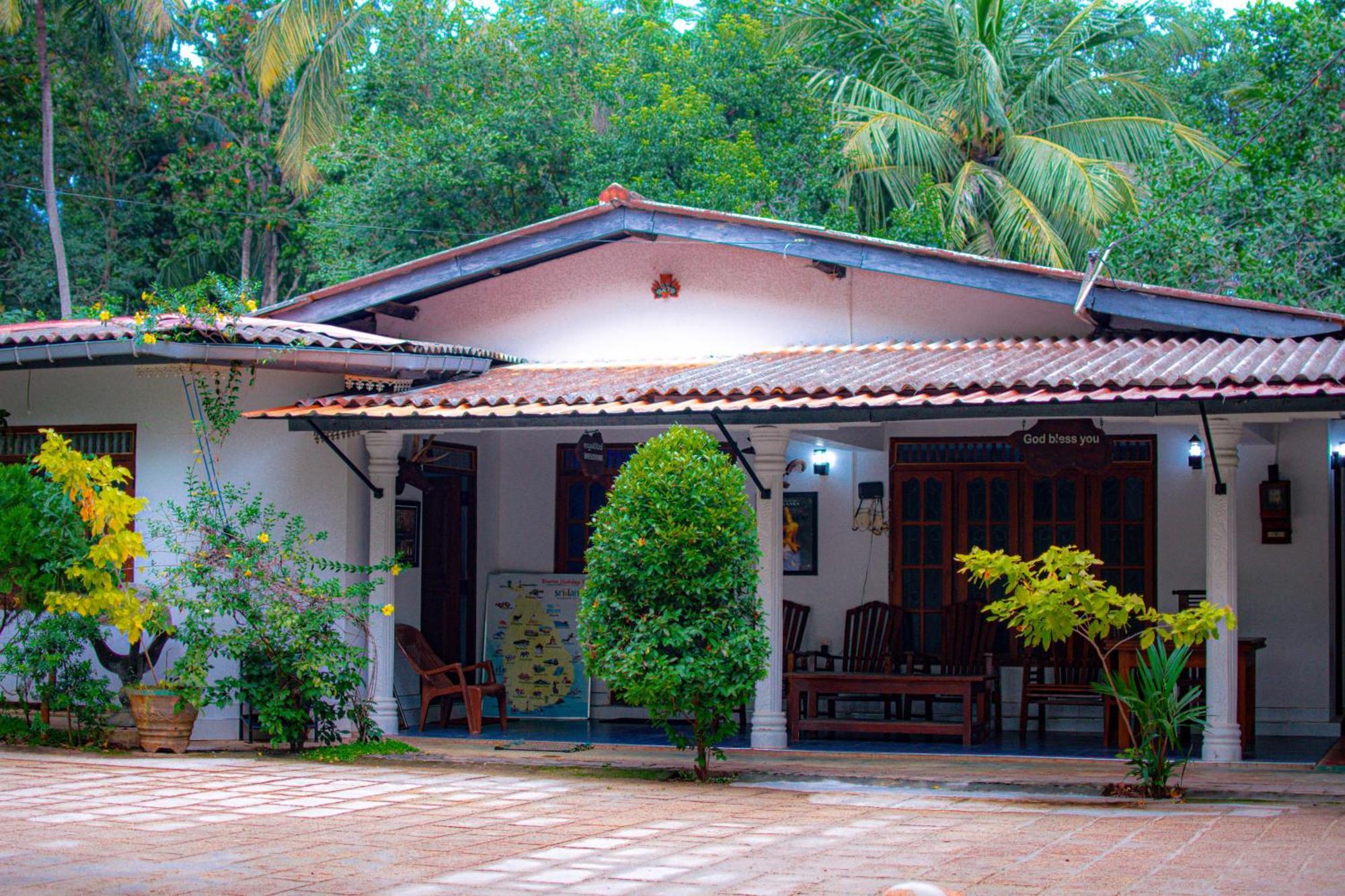 Tourist Holiday Inn Dambulla Extérieur photo
